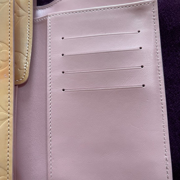 Authentic Louis Vuitton wallet on chain also can be a phone holder - Picture 9 of 11